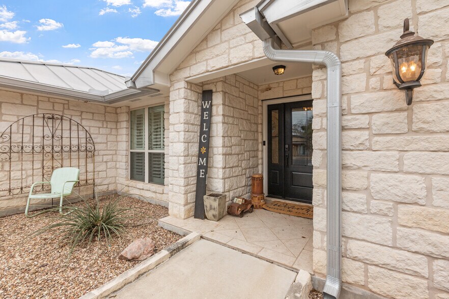 More Photos Of 608 W Morse St, Fredericksburg Specialty For Sale