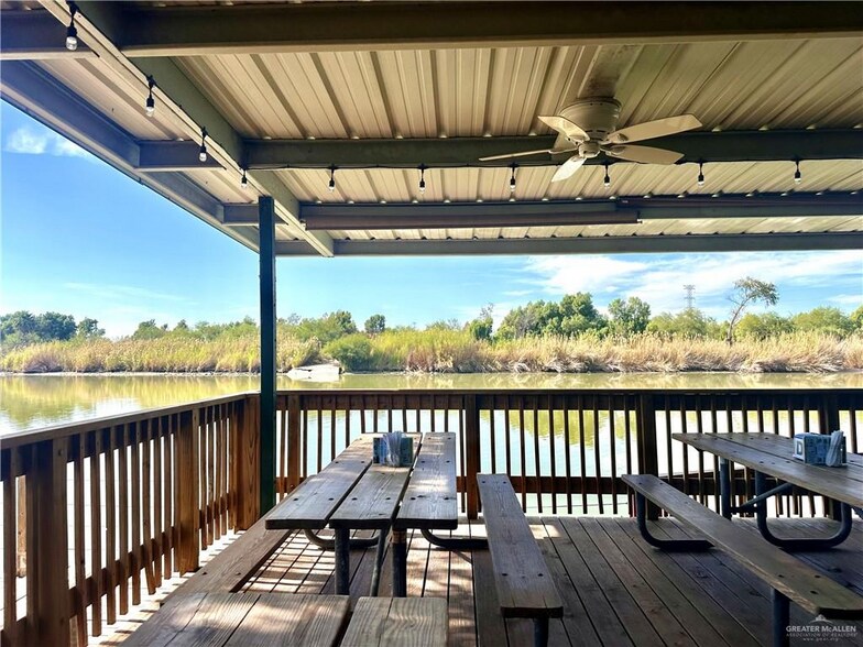 More Photos Of 214 E Chimney Rd, Mission Restaurant For Sale