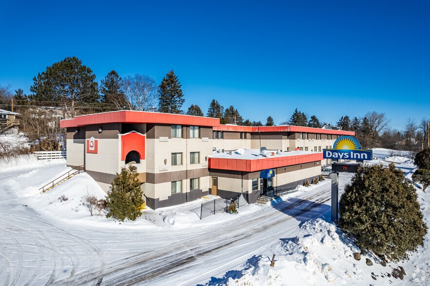 Primary Photo Of 2211 London Rd, Duluth Hotel For Sale
