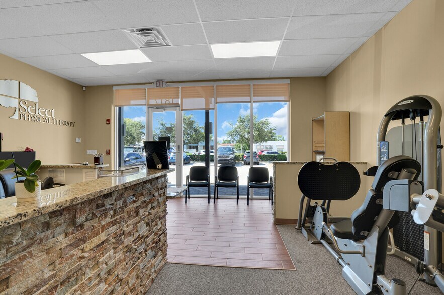 More Photos Of 1815-1823 E Commercial Blvd, Fort Lauderdale Storefront For Sale