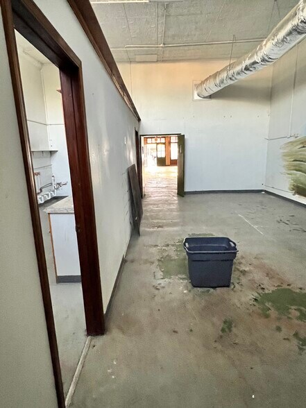 More Photos Of 317 S Main St, Lindsay General Retail For Sale