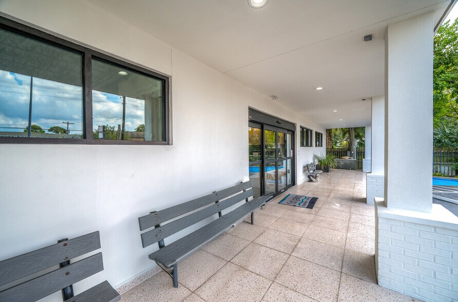 More Photos Of 2909 Fountain View Dr, Houston Unknown For Lease