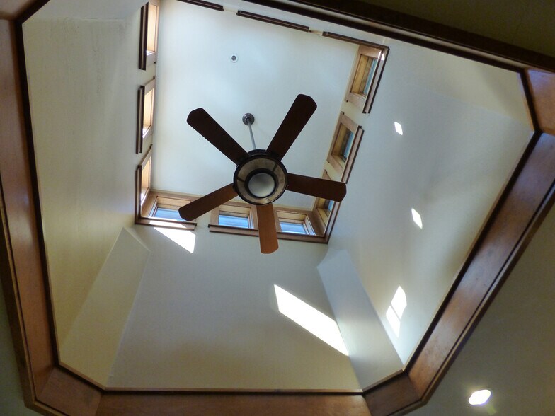 More Photos Of 402 Railroad Ave, Danville Storefront Retail Office For Lease