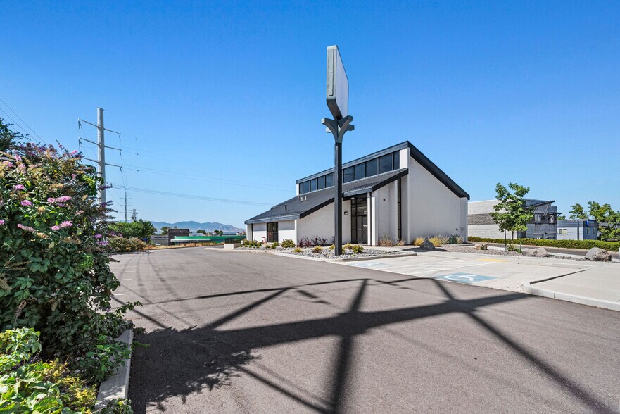 More Photos Of 2277 Fort Union Blvd, Salt Lake City Medical For Lease