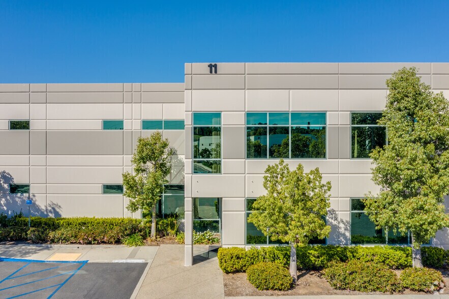 More Photos Of 11 Goddard, Irvine Light Manufacturing For Lease