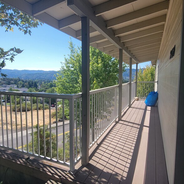 More Photos Of 2460 NW Troost St, Roseburg Medical For Lease