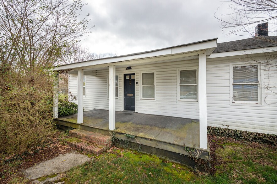 More Photos Of 217 E Williamsburg Rd, Sandston Office For Sale