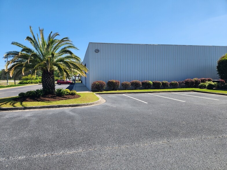 Primary Photo Of 200 Commerce Center Dr, Brunswick Warehouse For Sale