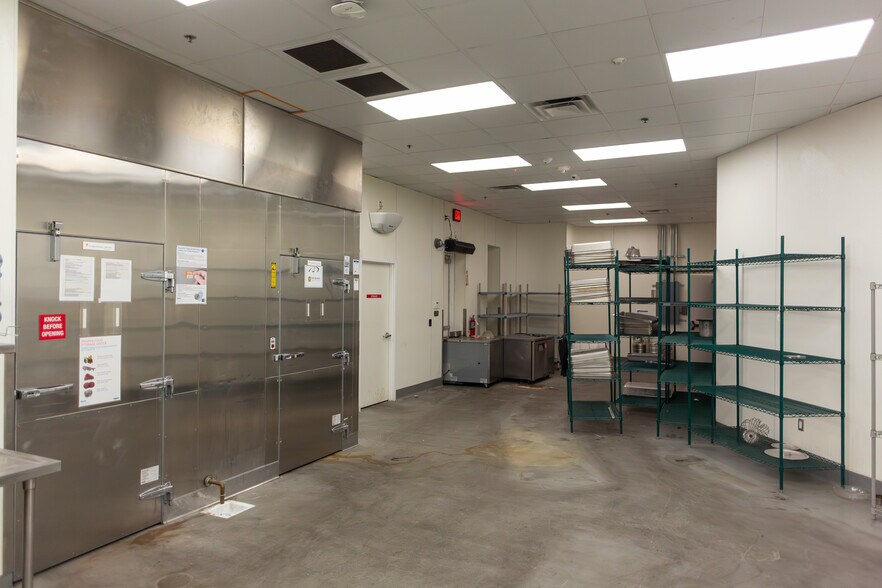 More Photos Of 634 S Mateo St, Los Angeles Freestanding For Lease