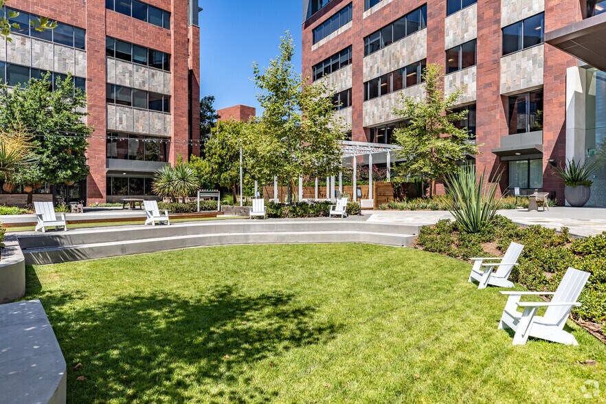 More Photos Of 13520 Evening Creek Dr N, San Diego Unknown For Lease