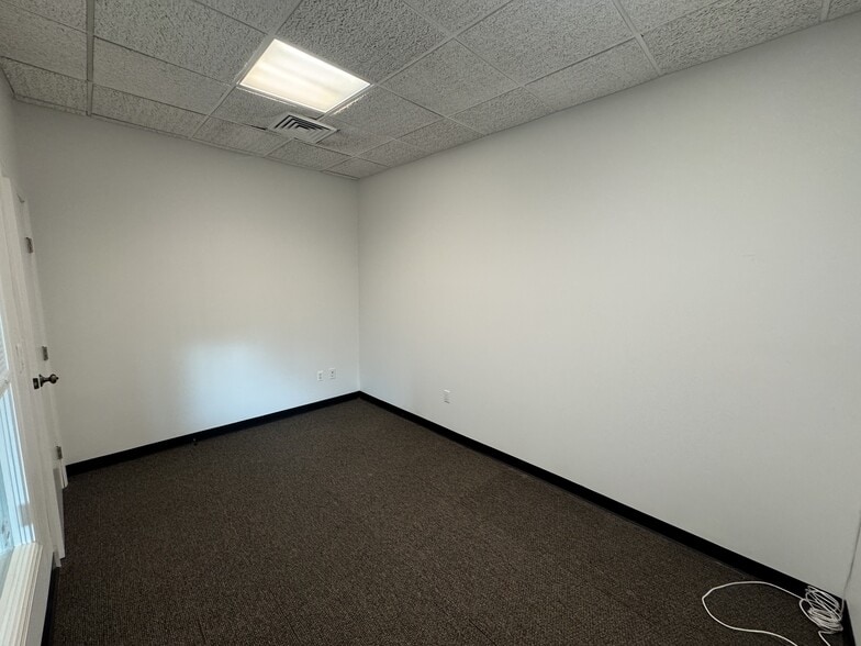 More Photos Of 240 Plandome Rd, Manhasset Office For Lease