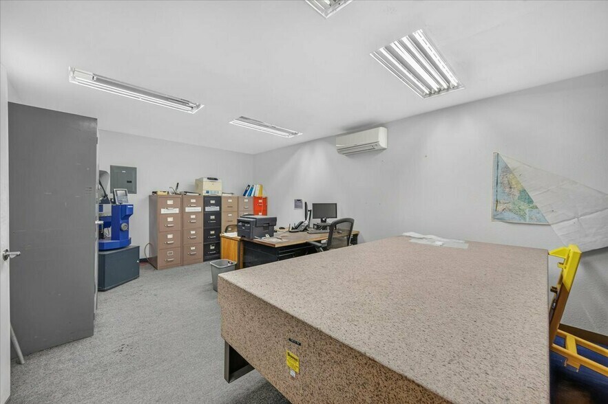 More Photos Of 925 M St, Firebaugh Manufacturing For Sale