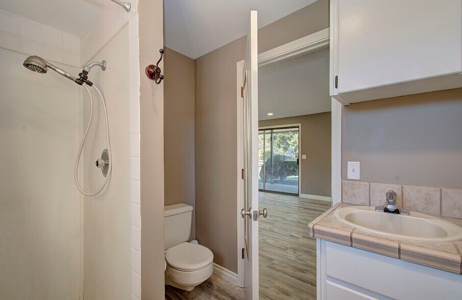 More Photos Of 10605 NE 117th Ave, Vancouver Industrial For Sale