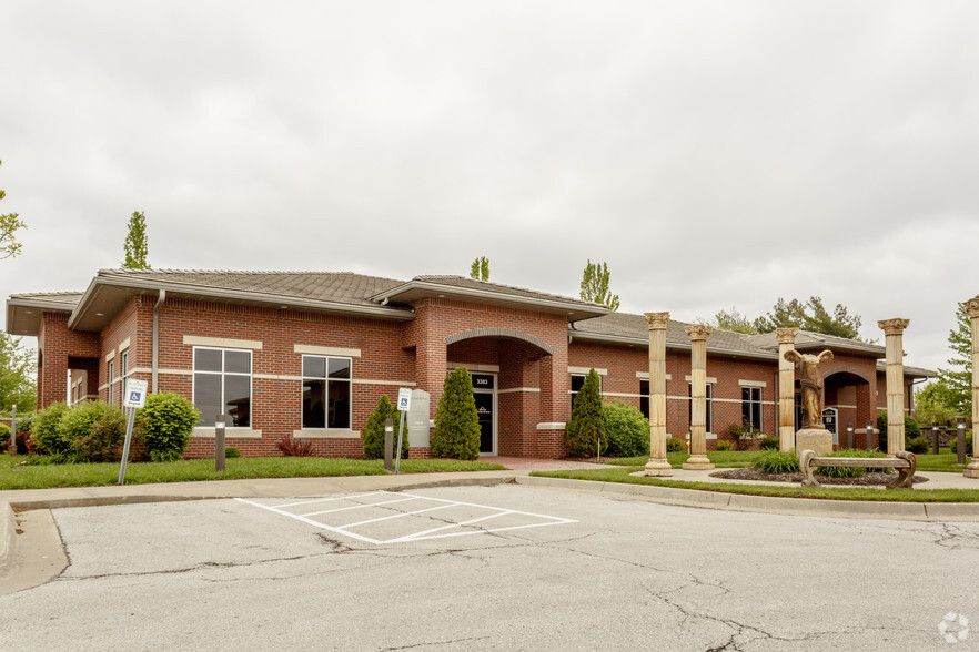 Primary Photo Of 3383-3387 NE Ralph Powell Rd, Lees Summit Medical For Sale