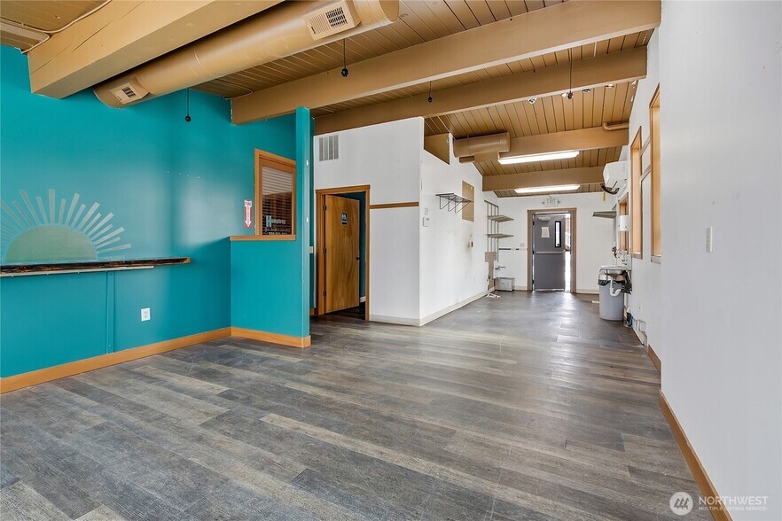 More Photos Of 32616 3rd Ave, Black Diamond Freestanding For Sale