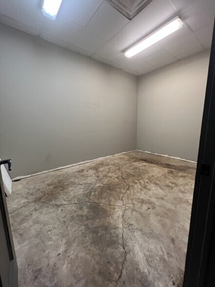 More Photos Of 8950 US-165, Sterlington Storefront For Sale