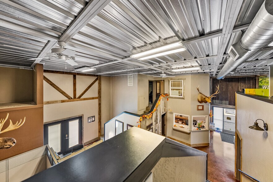 More Photos Of 3811 Crater Lake Hwy, Medford Warehouse For Sale