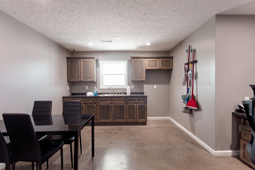 More Photos Of 1633 N Main St, Jamestown Auto Dealership For Sale