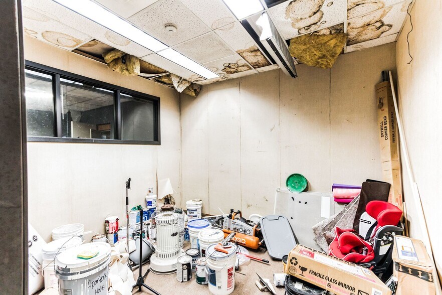 More Photos Of 200 W 4th St, Plainfield Light Distribution For Lease