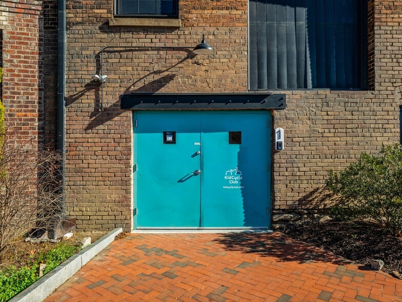 More Photos Of 170 Lyman St, Asheville Office For Lease