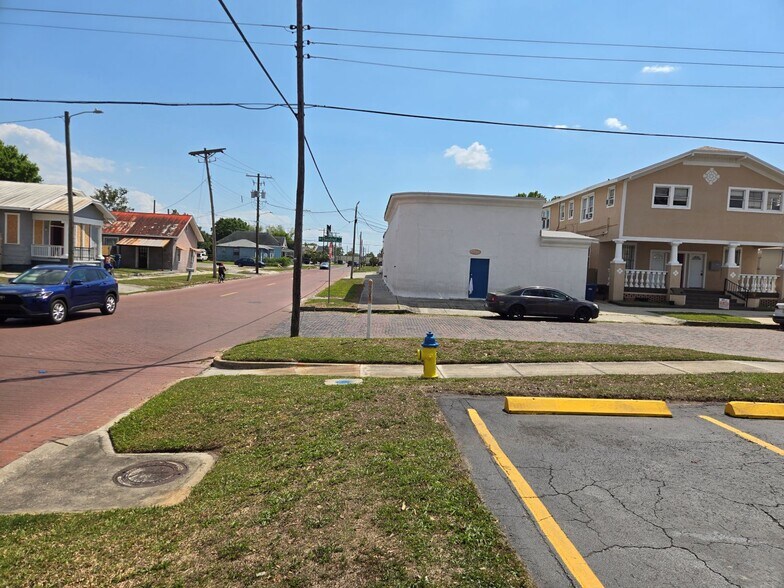 Primary Photo Of 2902 W Chestnut St, Tampa Industrial For Lease