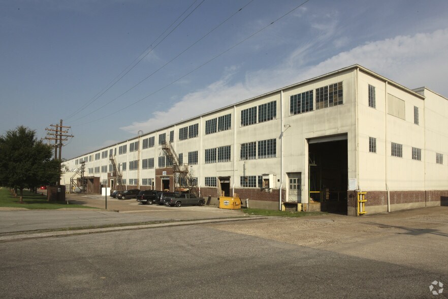More Photos Of 541 Industry Rd, Louisville Manufacturing For Lease