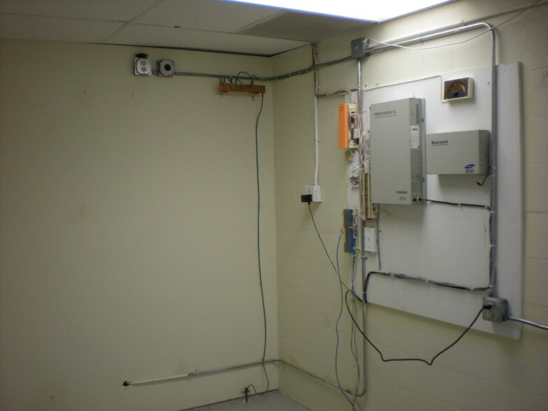 More Photos Of 6808-6832 Hanging Moss Rd, Orlando Showroom For Lease