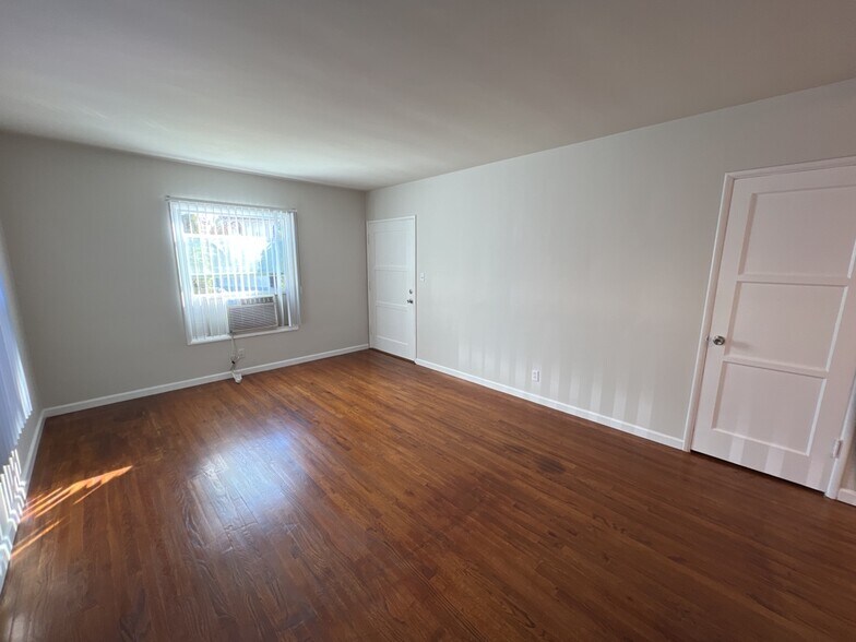 More Photos Of 4123 Ocean View Blvd, Montrose Apartments For Sale