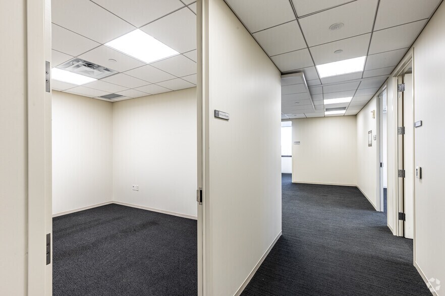 More Photos Of 4900 Main St, Kansas City Office For Lease