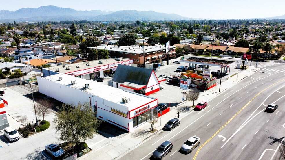 More Photos Of 8620 Woodman Ave, Pacoima Convenience Store For Lease