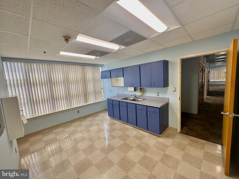 More Photos Of 1201 Pemberton Dr, Salisbury Medical For Lease