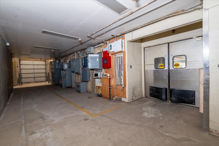 More Photos Of 147 W Shaw Ave, Clovis General Retail For Sale