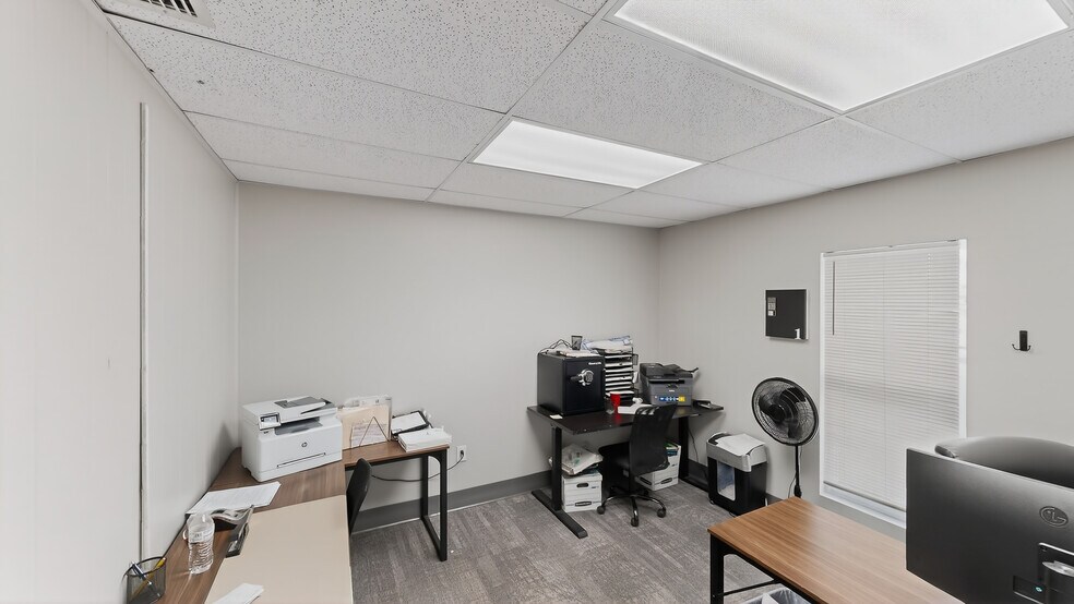 More Photos Of 515-519 18th St, Orlando Warehouse For Lease