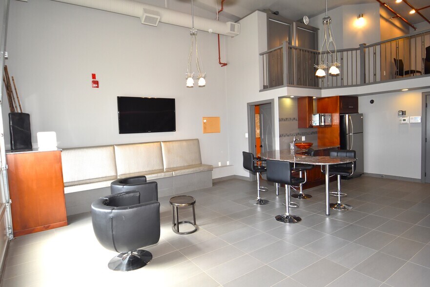 More Photos Of 9903 209 St NW, Edmonton Warehouse For Sale