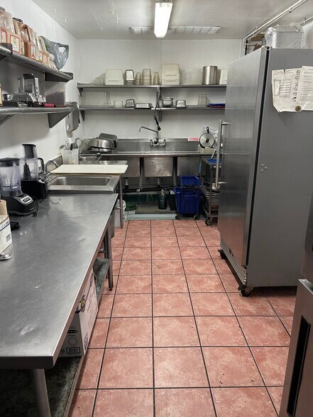 More Photos Of 4614 Mission Blvd, San Diego Storefront For Lease