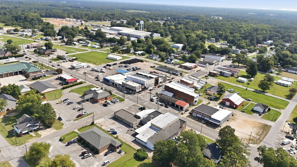More Photos Of 30 S McKinley St, Coats Sports And Entertainment For Sale