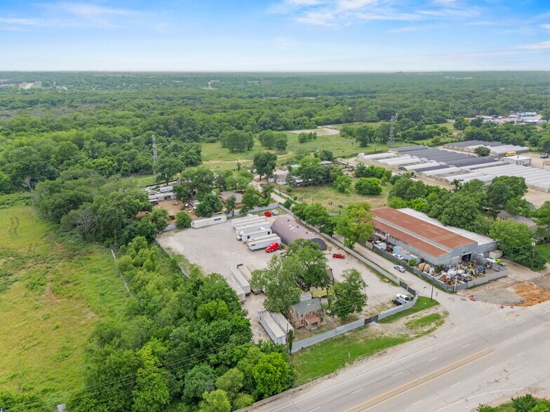 More Photos Of 9505 S Central Expy, Dallas Warehouse For Sale