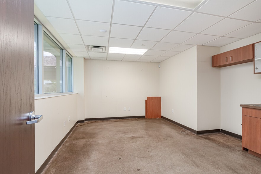 More Photos Of 4830 Knightsbridge Blvd, Columbus Medical For Lease