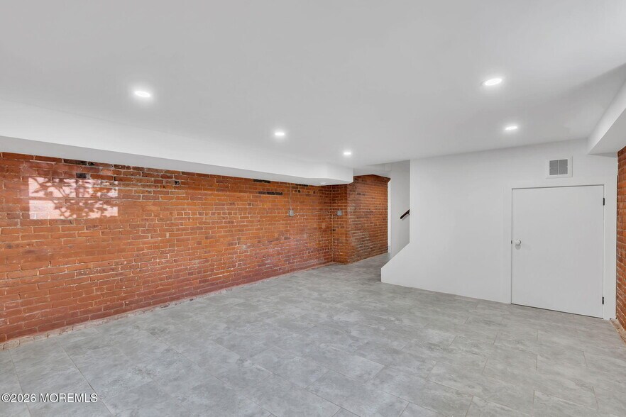 More Photos Of 49 E Passaic St, Rochelle Park Office For Lease