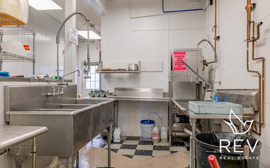 More Photos Of 117 S Bent St, Powell General Retail For Sale