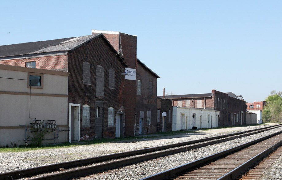 More Photos Of 1520 W 5th St, Muncie Warehouse For Lease