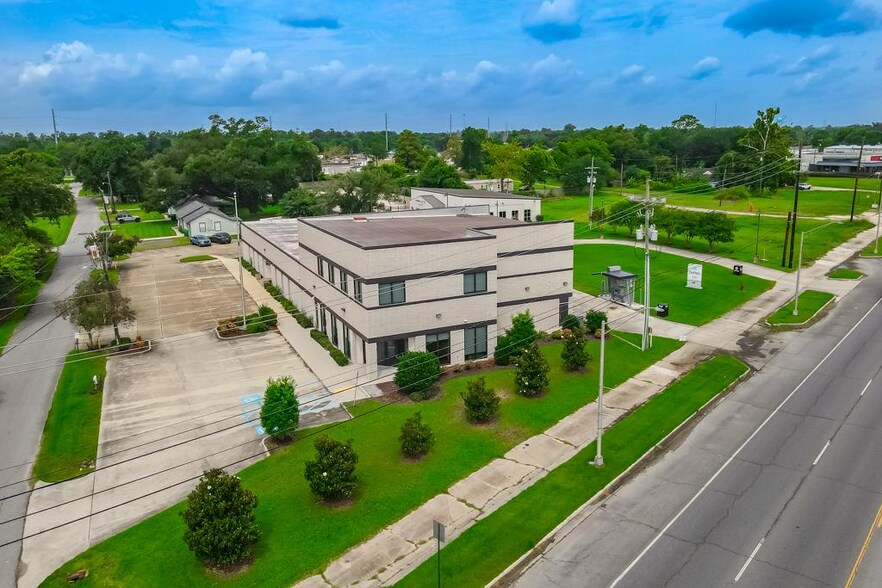 Primary Photo Of 805 Robin St/ 406 Airline Hwy, La Place Office For Sale