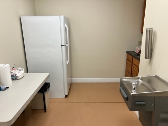More Photos Of 161 Prosperity Dr, Winchester Showroom For Lease