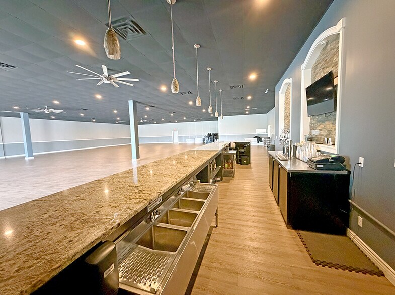 More Photos Of 18967 N US Highway 51, Elkville Mixed Retail For Sale