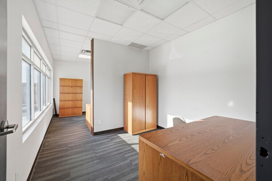 More Photos Of 15 Carlton Dr, St. Albert Flex For Sale