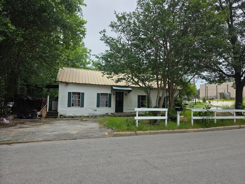 More Photos Of 2020 Avenue L 1/2, Huntsville Apartments For Sale