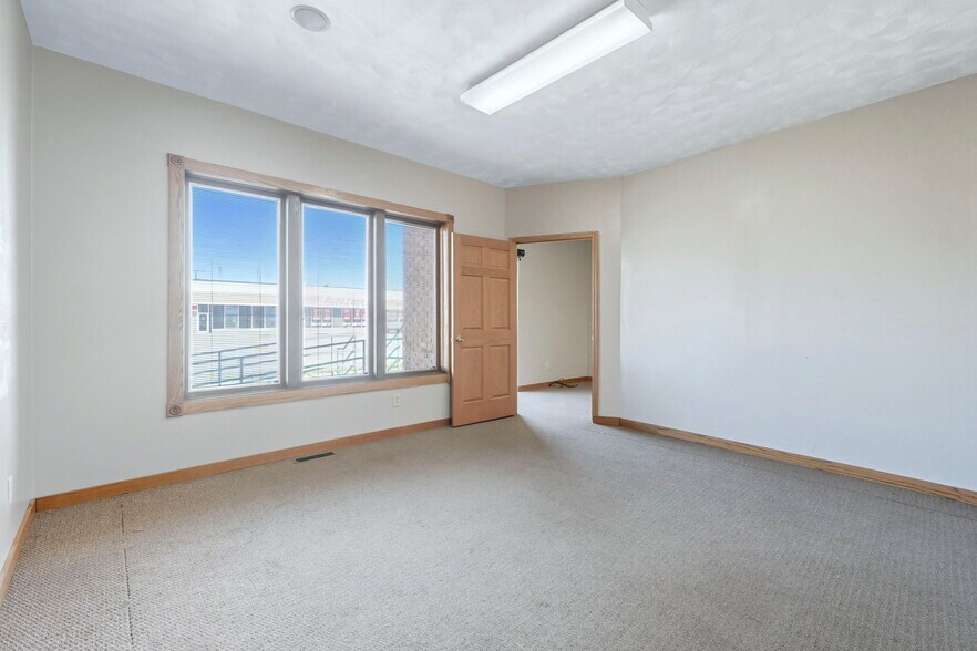 More Photos Of 1804 E Center St, Warsaw Loft Creative Space For Sale