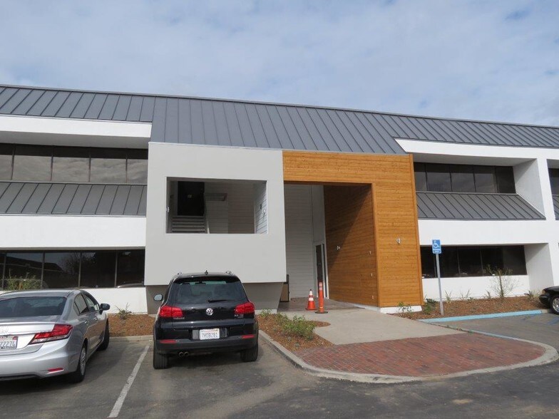 More Photos Of 555 N Park Center Dr, Santa Ana Office For Lease
