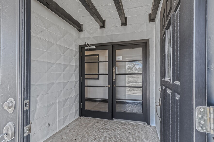 More Photos Of 9657 New Sapulpa Rd, Sapulpa Storefront Retail Office For Sale