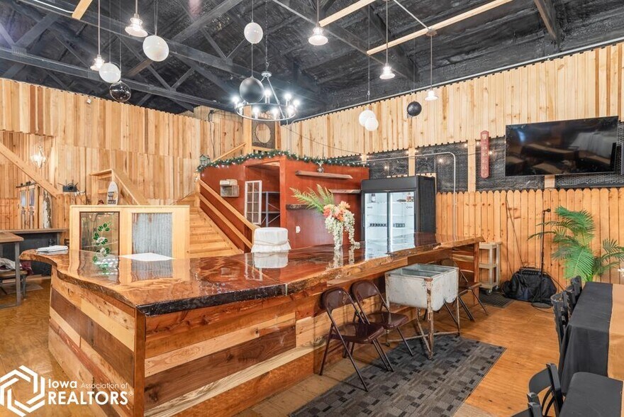 More Photos Of 110 E Union St, Unionville Restaurant For Sale